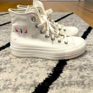 Brand new Converse with cute butterfly details 🦋